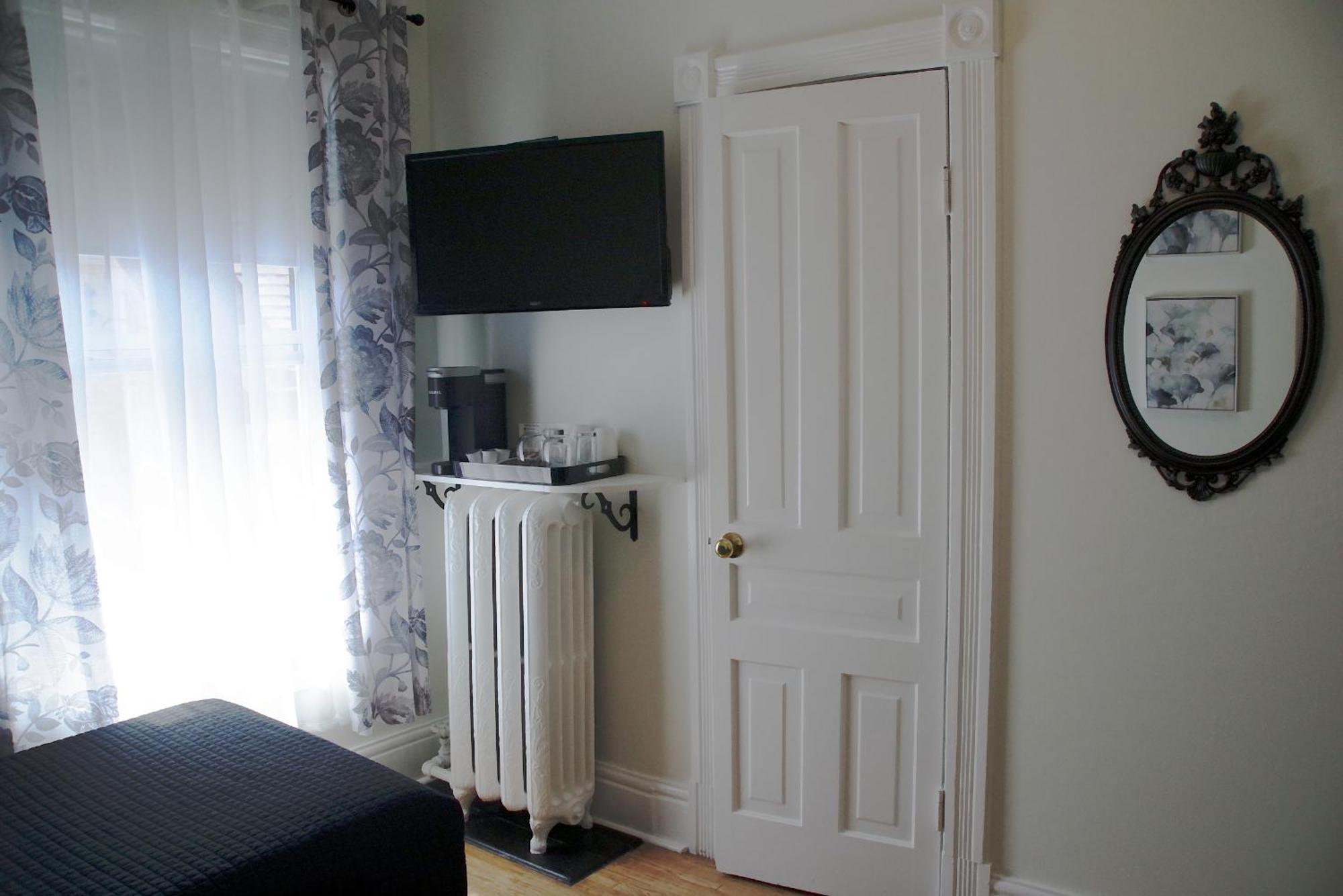 Colborne Bed And Breakfast Годерич Номер фото
