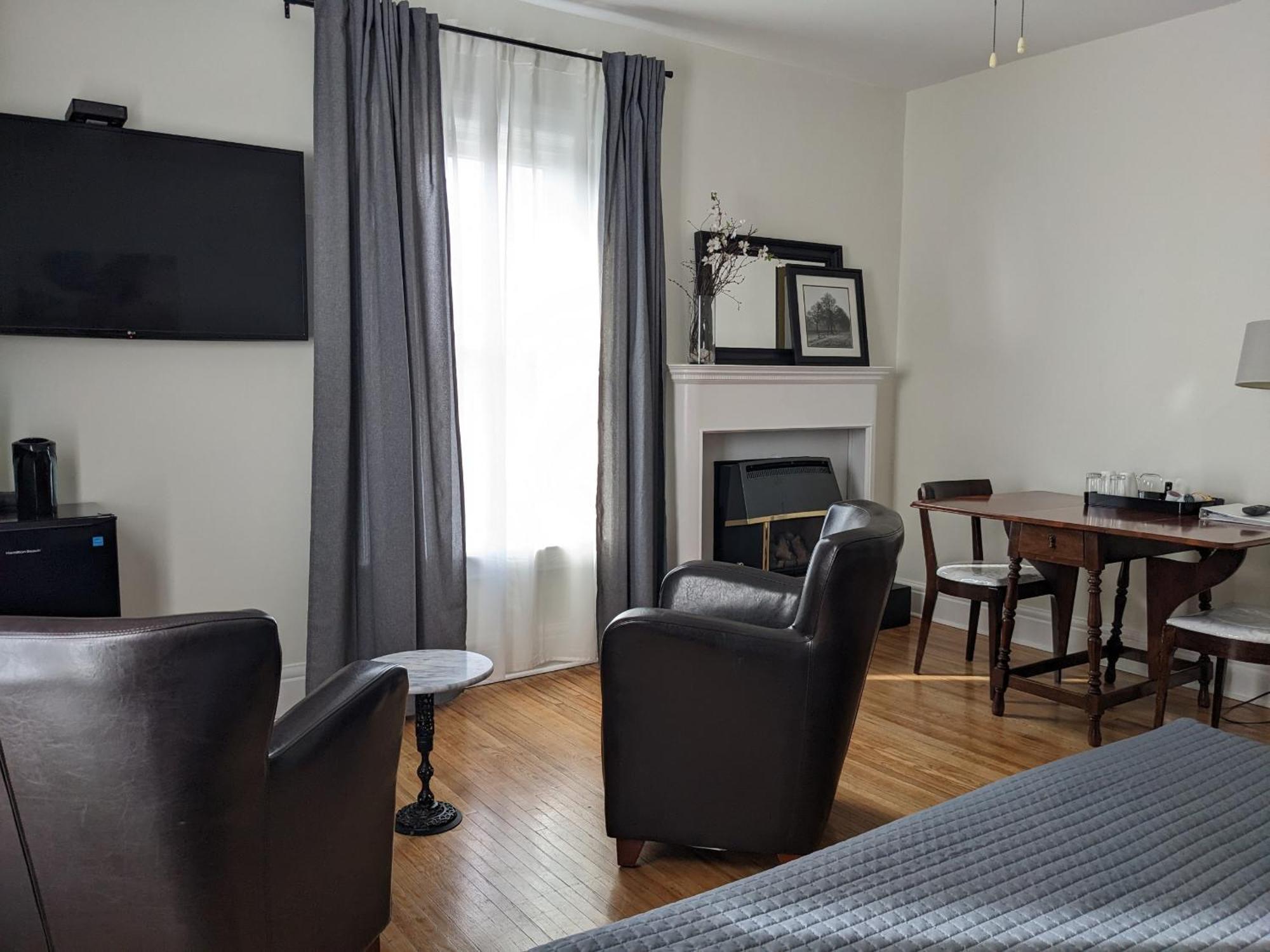 Colborne Bed And Breakfast Годерич Номер фото